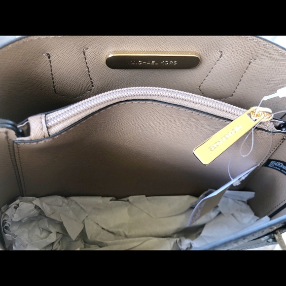 Gaby’sBags👜💕- Michael Kors Satchel&Crossbody - Picture 7 of 7